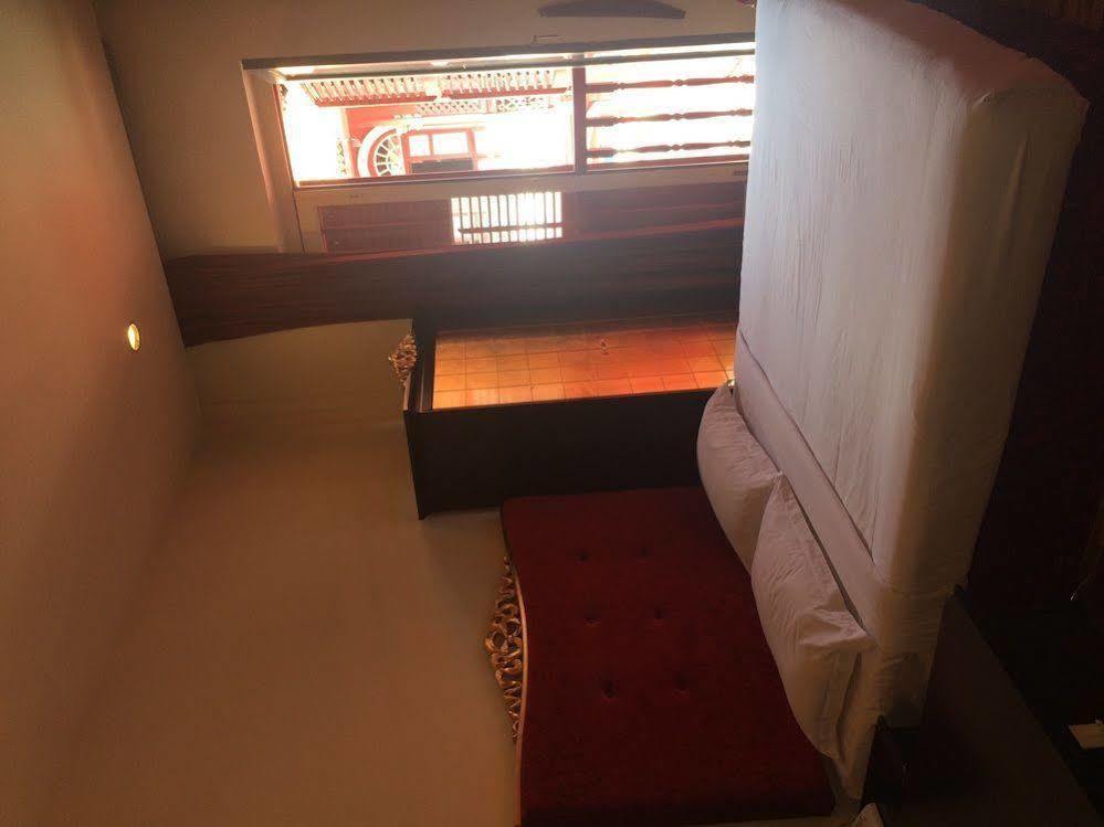 Zen Rooms Jinshan Hotel Сингапур Екстериор снимка